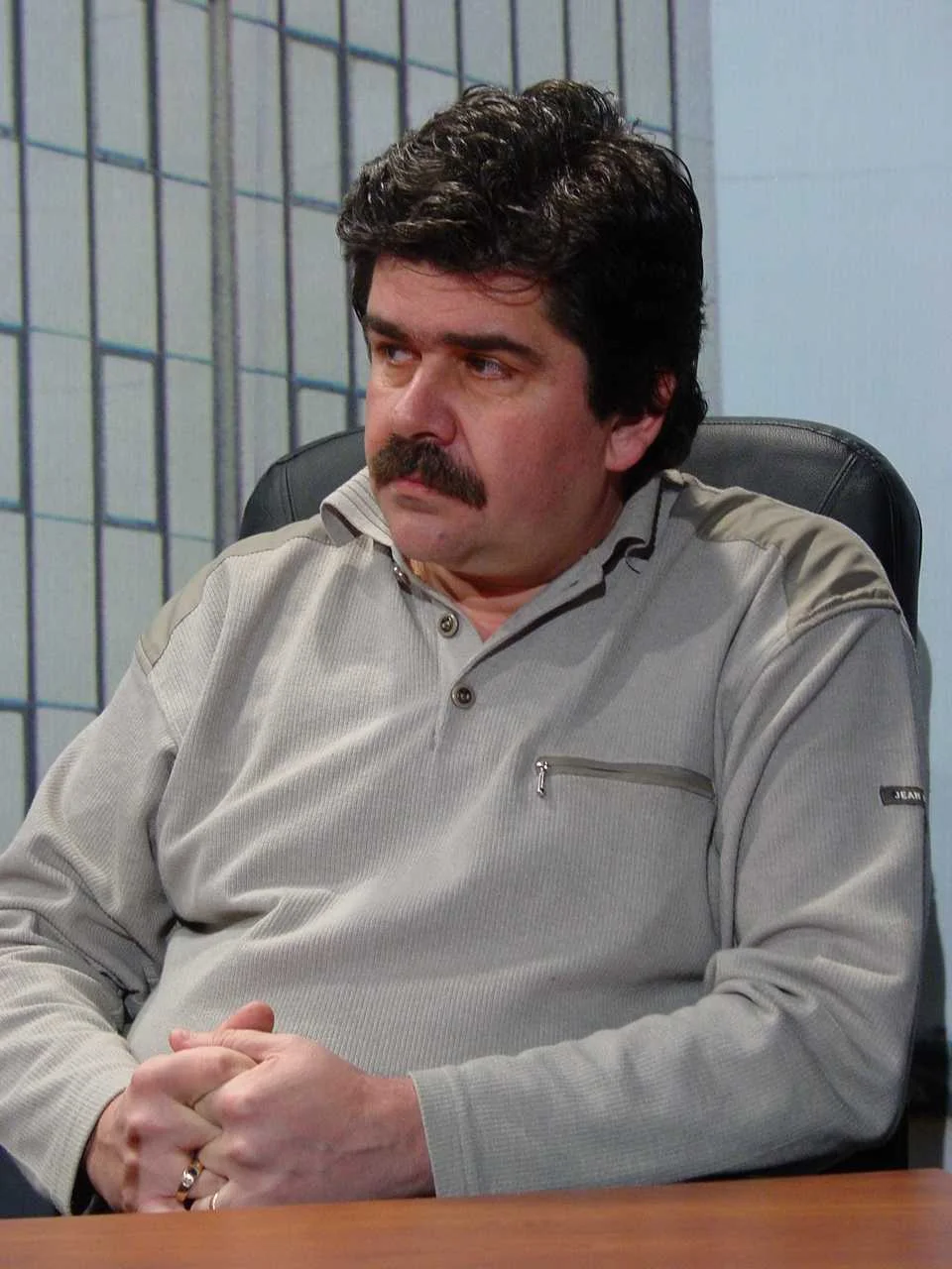 „Este foarte greu să fii scriitor între două cărți traduse”