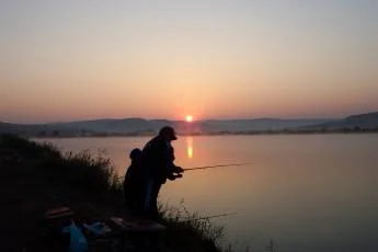 România, pe o gură de rai înșiră-te mărgărite, ediție bilingvă româno-engleză