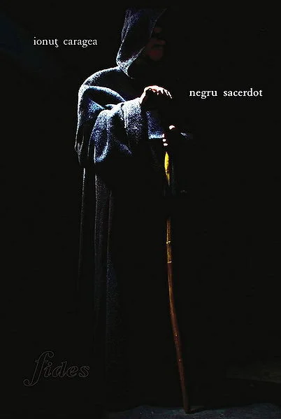 Ionuț Caragea în Negru sacerdot – poetul ca pretext al poeziei