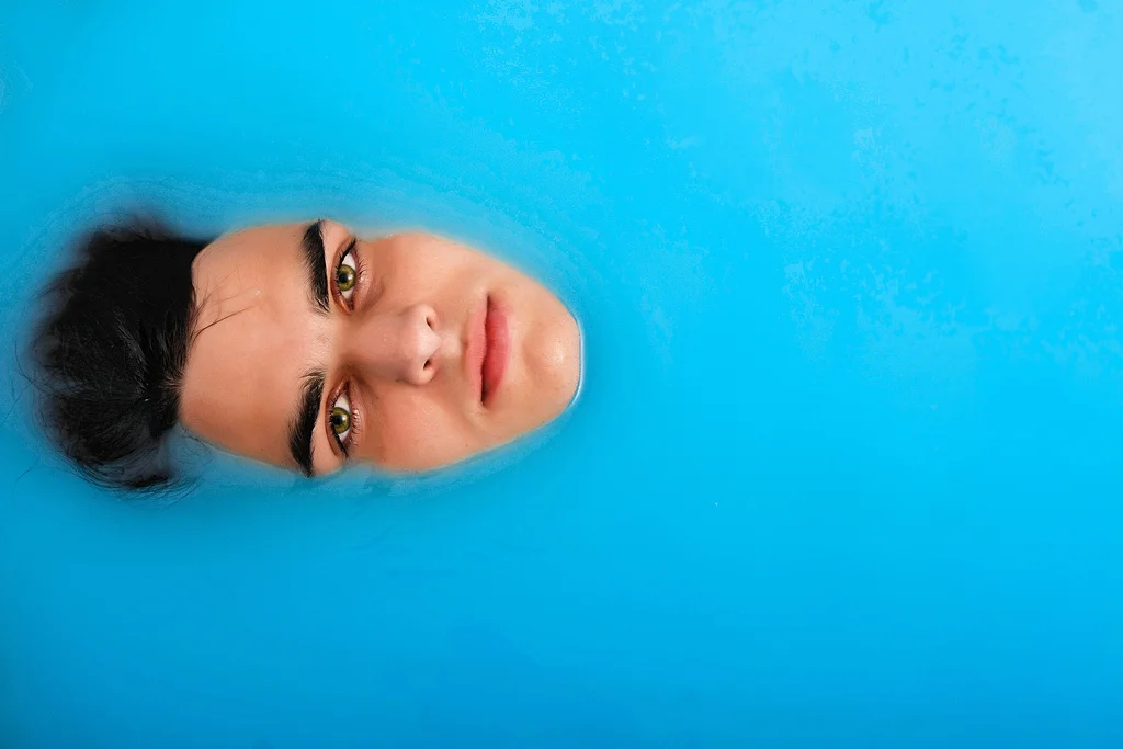  un frigorifero vuoto e vecchi fantasmi