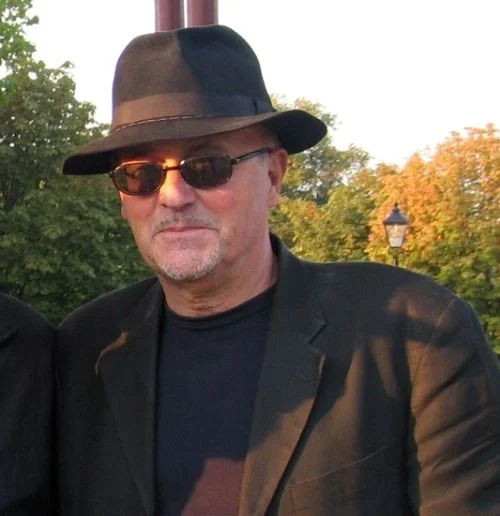 Interviu: Chris Hardy - între poezie și muzică   