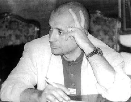 InterVIU cu scriitorul Ovidiu Bufnilă: Știu vreo două trei acorduri la chitară, da' e de-ajuns ca să ridic în picioare un stadion întreg