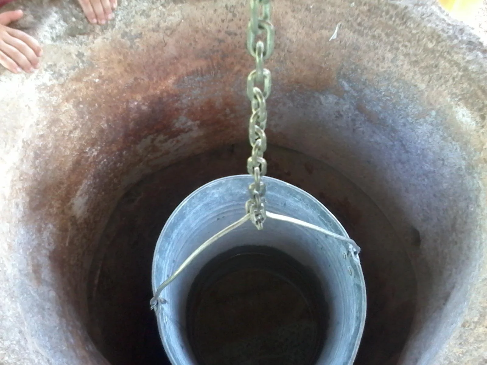 prea târziu, prea adâncă fântâna