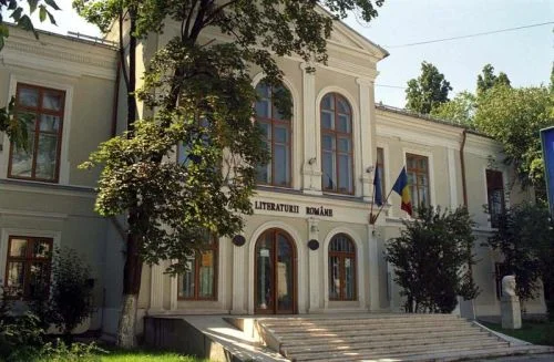 Manuscrisele lui Eminescu în stradă. Mai avem nevoie de muzee?