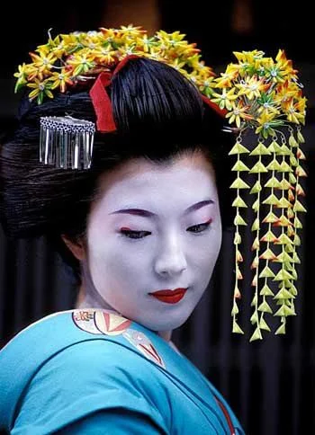 Une geisha au doux visage