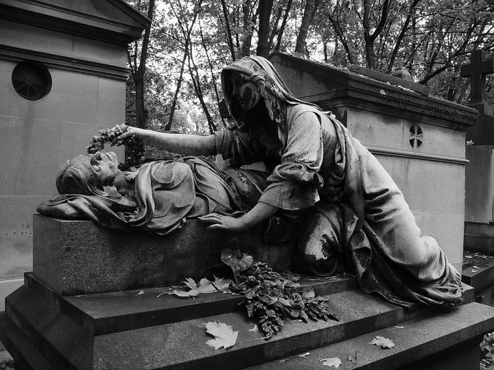 Au cimetière Père-Lachaise