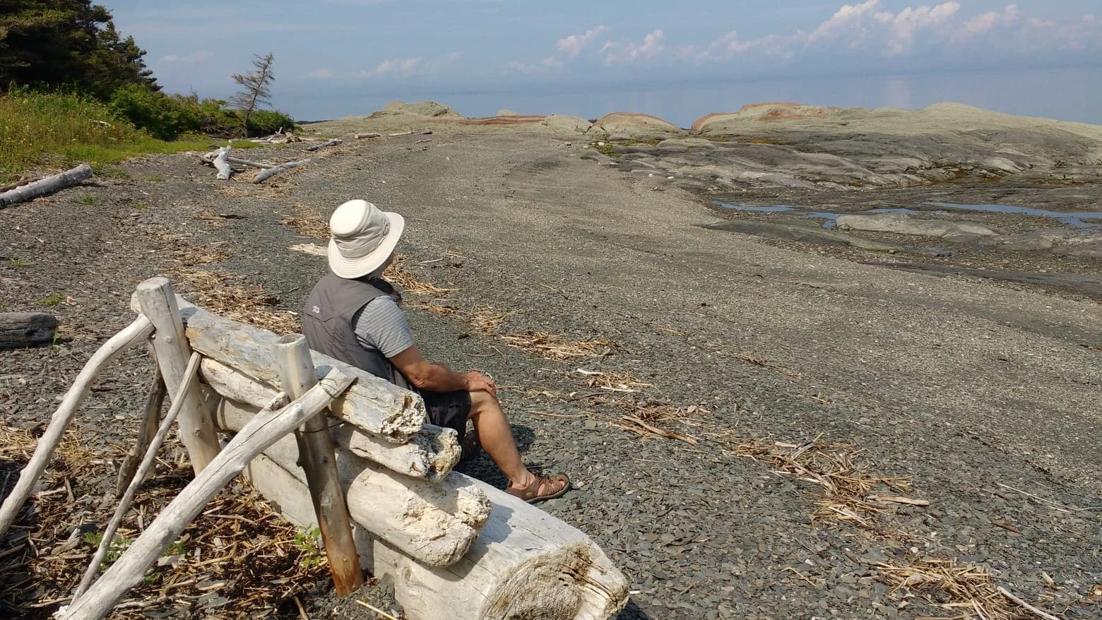 Réflexion au bord de la mer