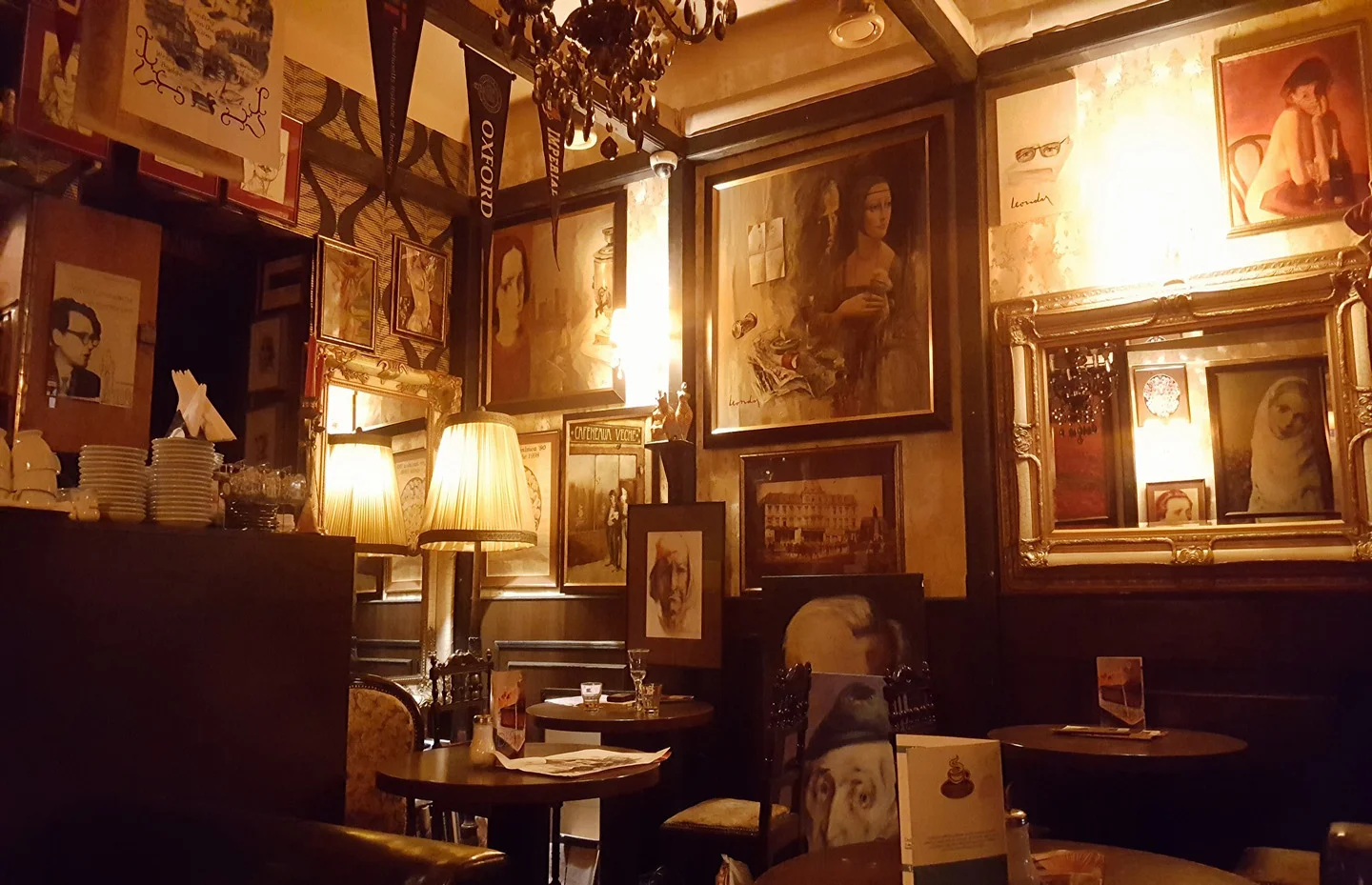 Cafeneaua Veche din Iași: tihnă, artă și prietenie