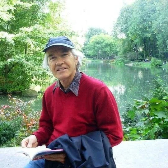 Le nez dans un bouquin