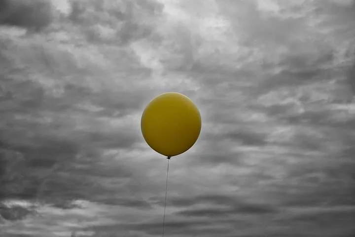 Ace, brice și anunțuri pitice 