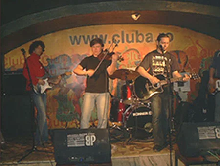 CLUB A: muzică și lecții de dans irlandez cu BLACKBEERS