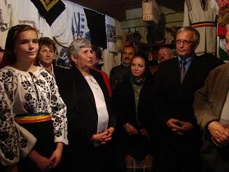 Atelier de cusut și țesut deschis satul clujean Bedeciu