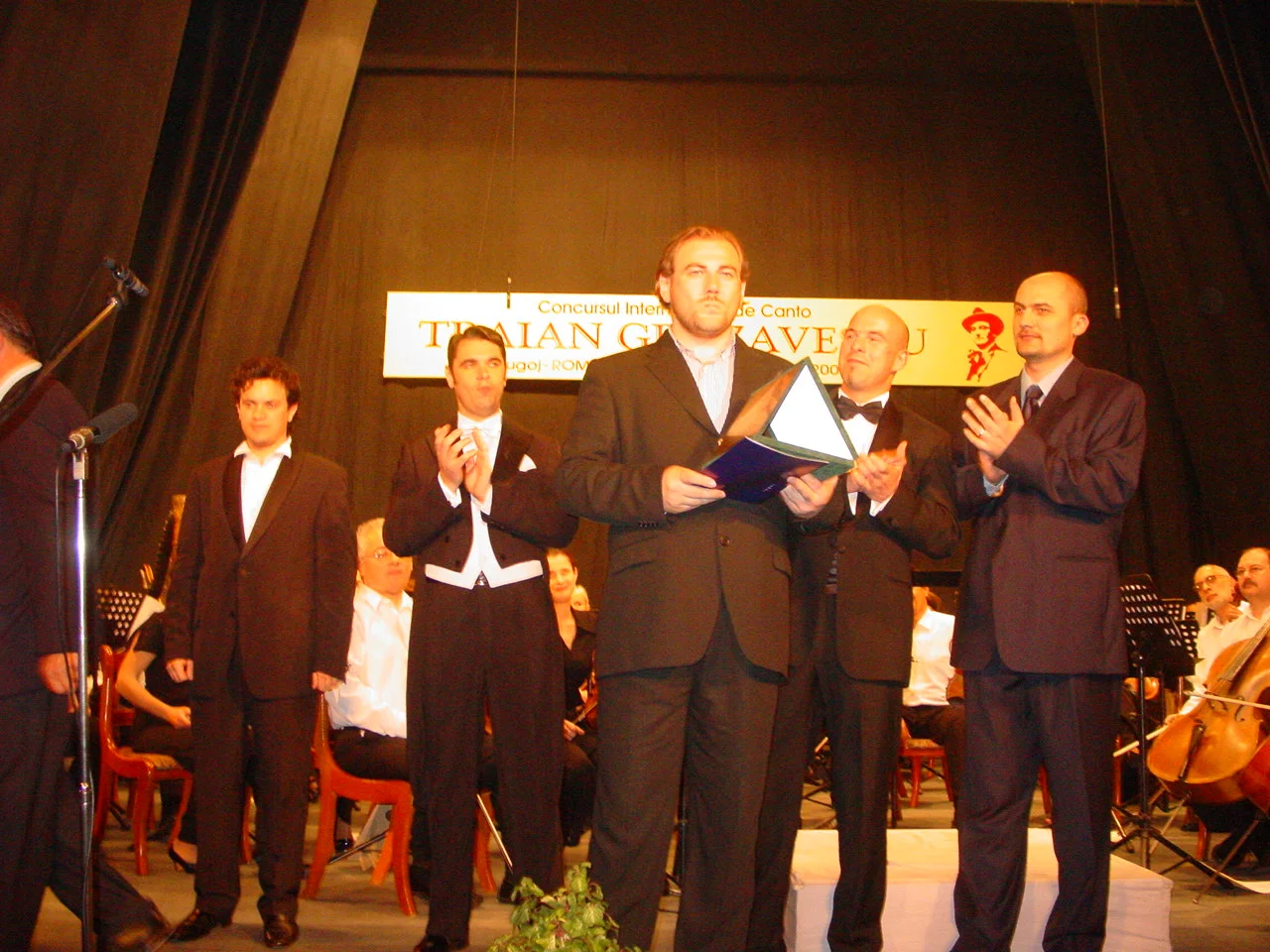 Tenorul Marius Manea, laureat al Festivalului de canto Traian Grozavescu