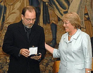 MANDATARIA ENTREGÓ CONDECORACIÓN \"ORDEN AL MÉRITO PABLO NERUDA\" A RUBÉN BLADES