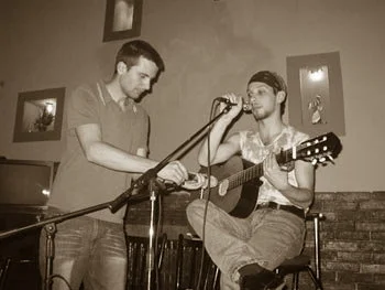 \"Atelierele Artistice Agonia\" în Café Mike