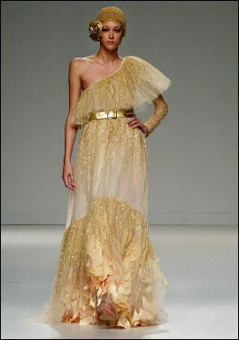 Barcelona inaugura la Pasarela Gaudí con desfile de Antonio Miró