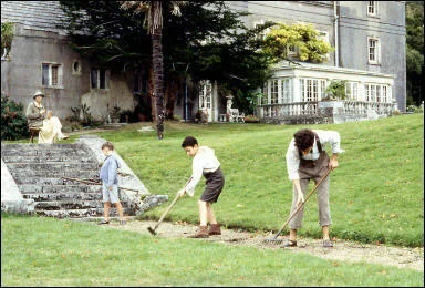 \"Vipère au poing\" ou la révolte d\'un enfant contre une mère cruelle