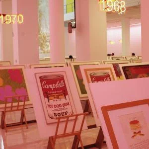 La primera retrospectiva de la obra gráfica de Andy Warhol en Madrid muestra más de un centenar de obras