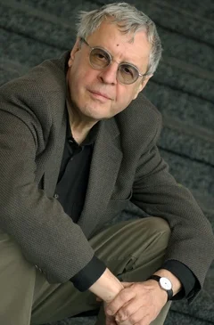 Portret Charles Simic