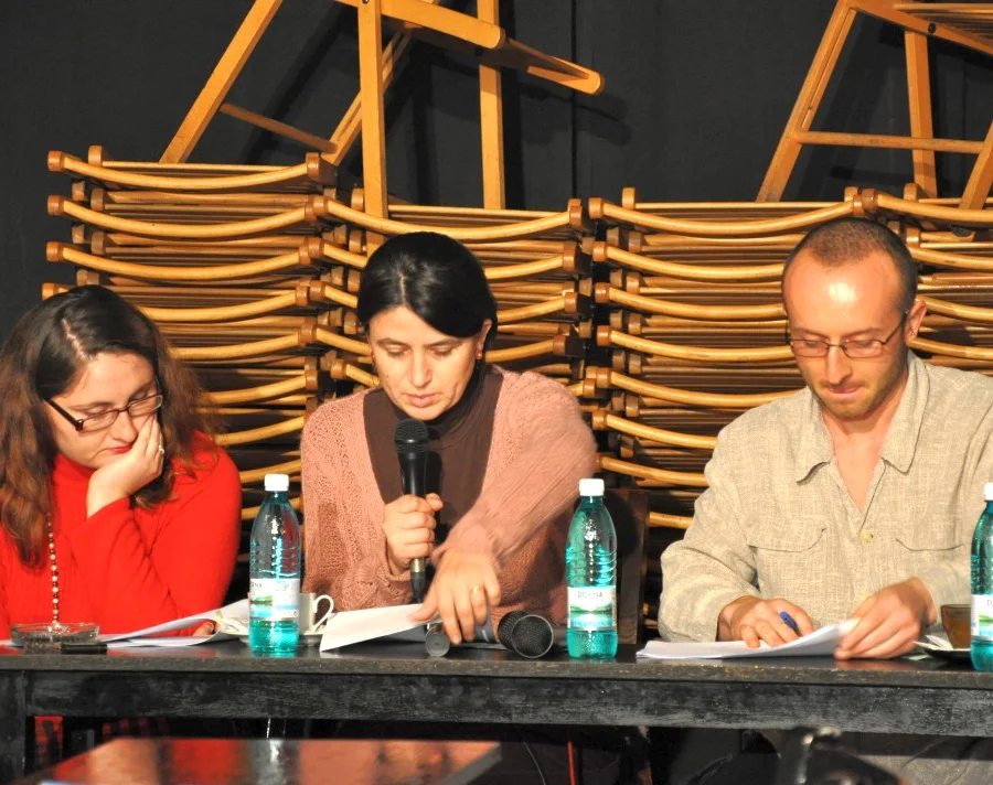 Copertă colecție agenția de monitorizare a presei Agonia